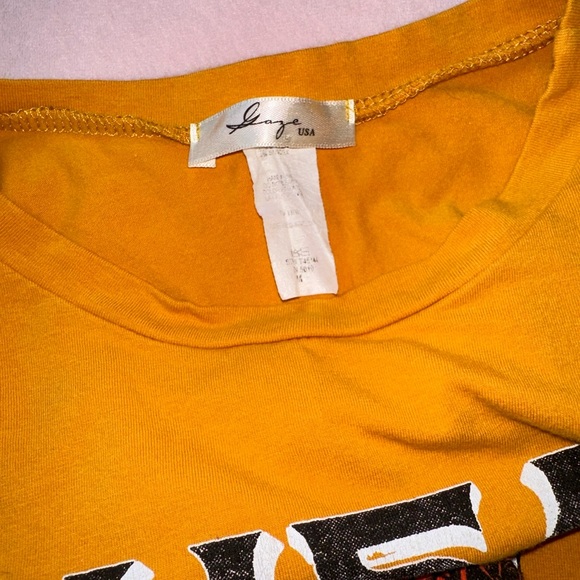 SLEEVELESS GRAPHIC CROP TOP W/ CUTOUT RING SIDES · SIZE M - Picture 7 of 10